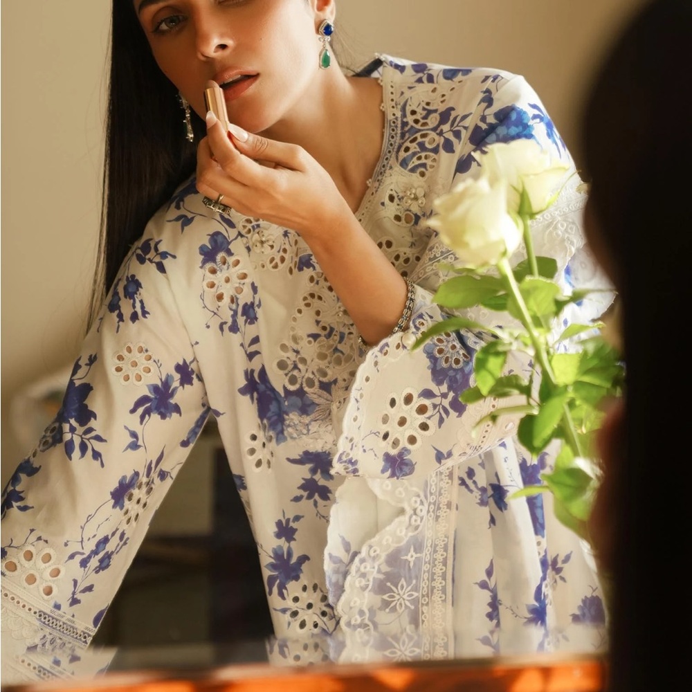 Sana Safinaz M 3 Piece Elegant White and Blue Floral Kurta Set